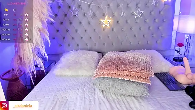 Snapshot of Kaitlyn_Brwon chatting on January 11, 6:56 am Kaitlyn Brwon online show from January 11, 6:56 am