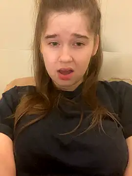 Snapshot of HornyGirlH chatting on October 30, 1:29 am HornyGirlH online show from October 30, 1:29 am