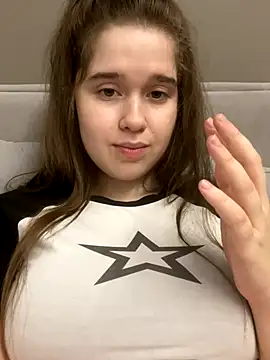 Snapshot of HornyGirlH chatting on November 17, 11:32 pm HornyGirlH online show from November 17, 11:32 pm