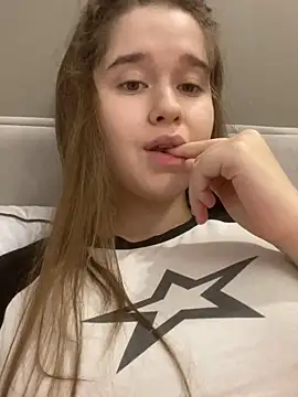 Snapshot of HornyGirlH chatting on November 24, 1:49 am HornyGirlH online show from November 24, 1:49 am