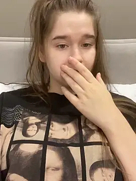 Snapshot of HornyGirlH chatting on December 1, 2:38 am HornyGirlH online show from December 1, 2:38 am