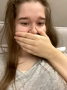 Snapshot of HornyGirlH chatting on December 4, 1:48 am HornyGirlH online show from December 4, 1:48 am