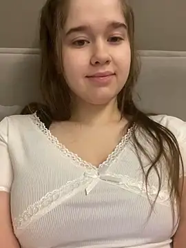 Snapshot of HornyGirlH chatting on December 15, 3:11 am HornyGirlH online show from December 15, 3:11 am