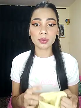 Snapshot of iamemmablake chatting on November 2, 6:10 pm iamemmablake online show from November 2, 6:10 pm