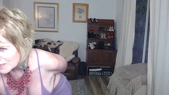 Snapshot of SindeeDix chatting on November 12, 12:49 pm SindeeDix online show from November 12, 12:49 pm