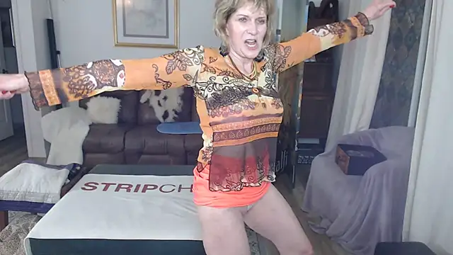 Snapshot of SindeeDix chatting on January 11, 3:28 pm SindeeDix online show from January 11, 3:28 pm