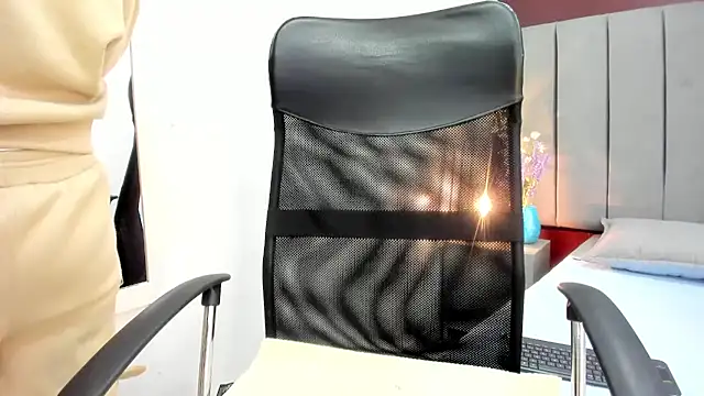 Snapshot of moxa_hot chatting on December 2, 2:56 pm moxa hot online show from December 2, 2:56 pm