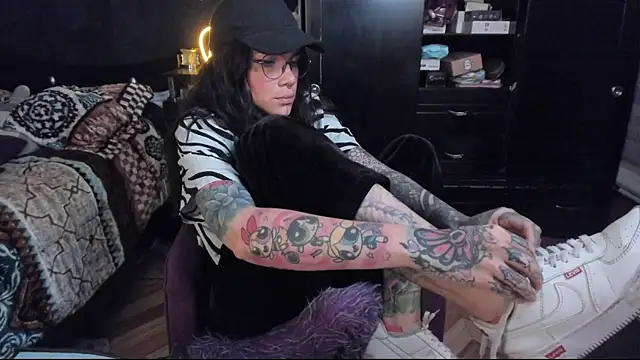 Snapshot of Lilmarieee chatting on January 19, 1:00 am Lilmarieee online show from January 19, 1:00 am