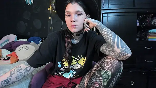 Snapshot of Lilmarieee chatting on November 19, 9:37 pm Lilmarieee online show from November 19, 9:37 pm