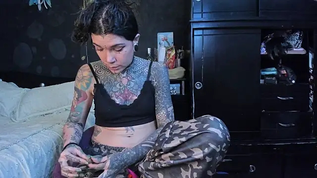 Snapshot of Lilmarieee chatting on December 1, 9:53 pm Lilmarieee online show from December 1, 9:53 pm