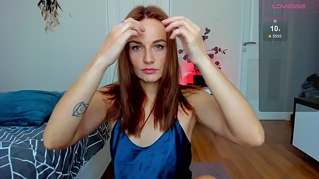 BritneyHall online show from December 3, 7:32 am