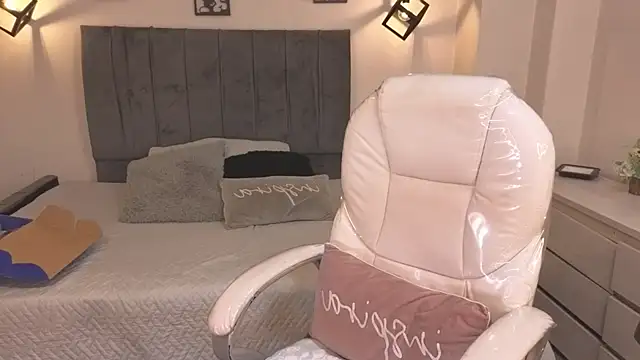 Amaia Daniells online show from March 17, 1:25 pm