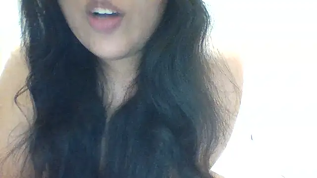 Snapshot of Annerae chatting on January 9, 3:23 pm Annerae online show from January 9, 3:23 pm