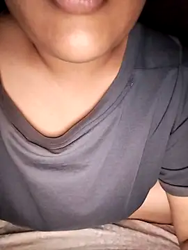 Snapshot of Annerae chatting on December 18, 3:18 pm Annerae online show from December 18, 3:18 pm