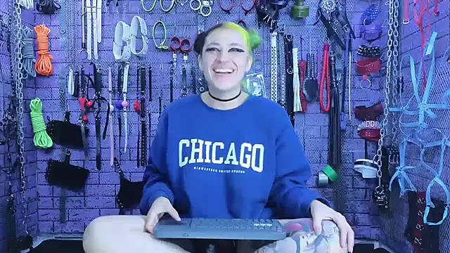 Snapshot of PANDORANEZZ chatting on February 9, 9:26 am PANDORANEZZ online show from February 9, 9:26 am