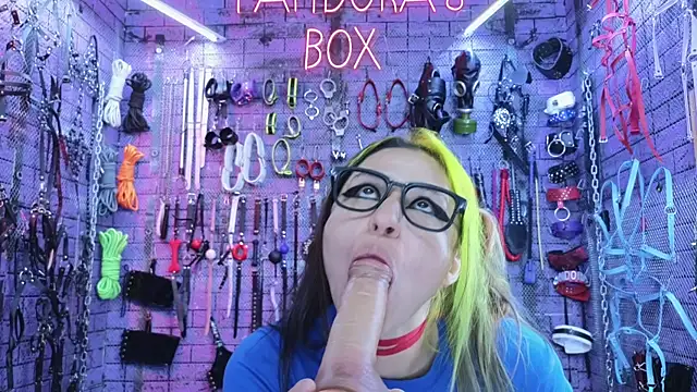 Snapshot of PANDORANEZZ chatting on February 22, 1:35 pm PANDORANEZZ online show from February 22, 1:35 pm