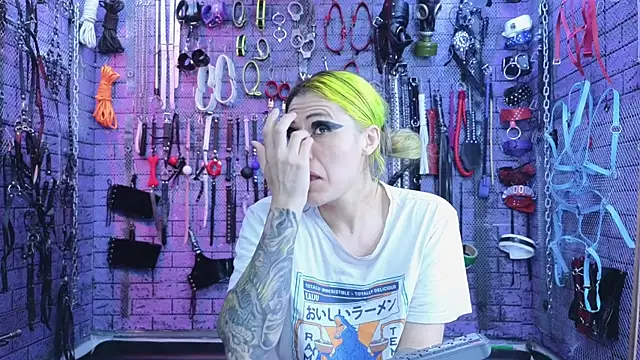 Snapshot of PANDORANEZZ chatting on February 25, 1:09 am PANDORANEZZ online show from February 25, 1:09 am