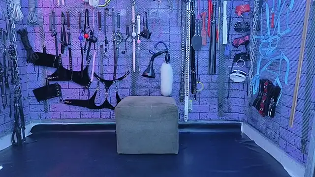 Snapshot of PANDORANEZZ chatting on October 11, 5:17 am PANDORANEZZ online show from October 11, 5:17 am