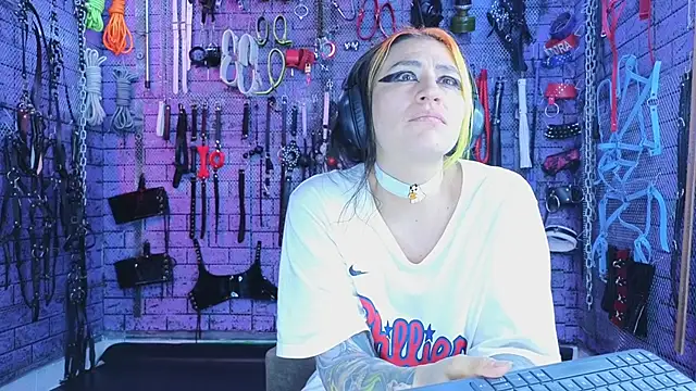 Snapshot of PANDORANEZZ chatting on November 15, 5:49 am PANDORANEZZ online show from November 15, 5:49 am