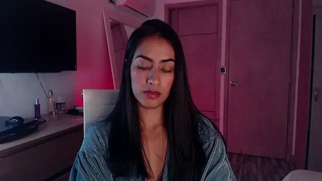 Snapshot of Brown_skin11 chatting on October 17, 10:23 pm Brown skin11 online show from October 17, 10:23 pm