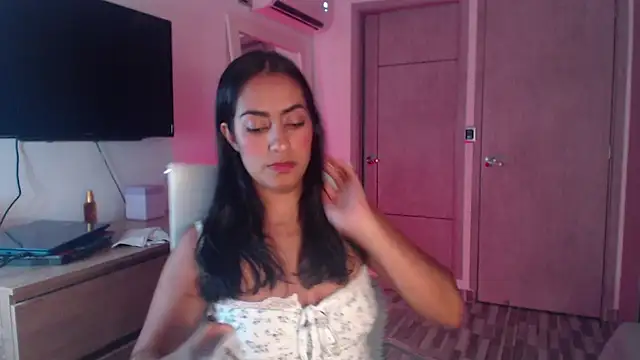 Snapshot of Brown_skin11 chatting on October 30, 9:15 pm Brown skin11 online show from October 30, 9:15 pm