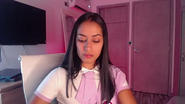 Snapshot of Brown_skin11 chatting on October 31, 10:11 pm Brown skin11 online show from October 31, 10:11 pm