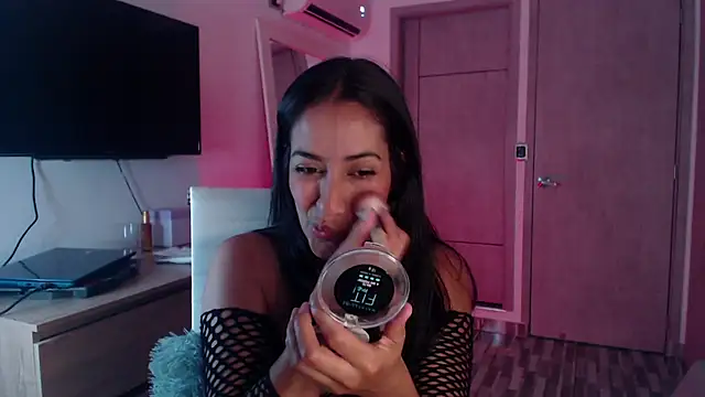 Snapshot of Brown_skin11 chatting on November 1, 10:12 pm Brown skin11 online show from November 1, 10:12 pm