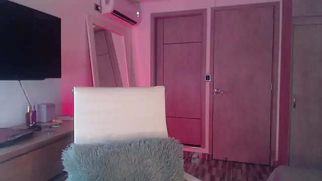 Snapshot of Brown_skin11 chatting on November 10, 9:14 pm Brown skin11 online show from November 10, 9:14 pm