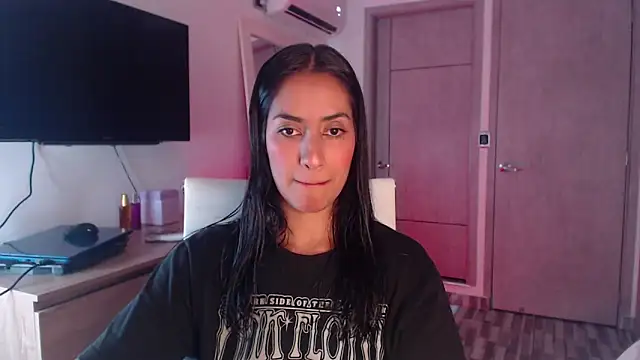 Snapshot of Brown_skin11 chatting on November 18, 8:02 pm Brown skin11 online show from November 18, 8:02 pm