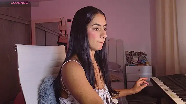Snapshot of Brown_skin11 chatting on June 25, 8:13 pm Brown skin11 online show from June 25, 8:13 pm