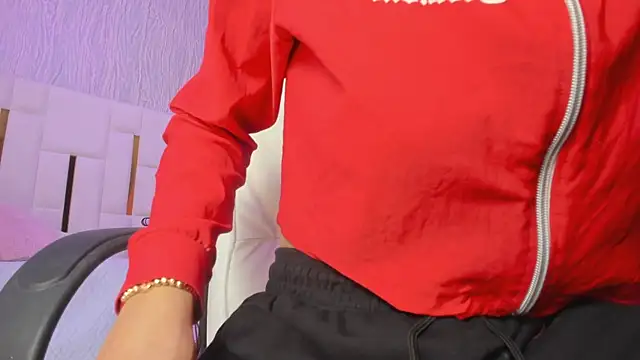 Snapshot of Meghan_stonne_ chatting on December 14, 7:18 pm Meghan stonne online show from December 14, 7:18 pm