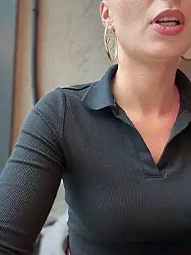 YOUR-KARINA online show from October 29, 9:55 am