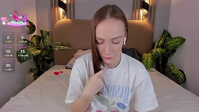 Snapshot of Kira_Quinn chatting on November 5, 6:35 am Kira Quinn online show from November 5, 6:35 am