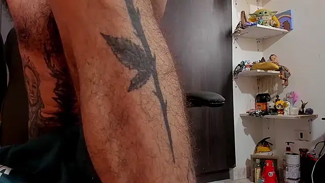 Snapshot of harry_reems1 chatting on December 1, 3:39 pm harry reems1 online show from December 1, 3:39 pm