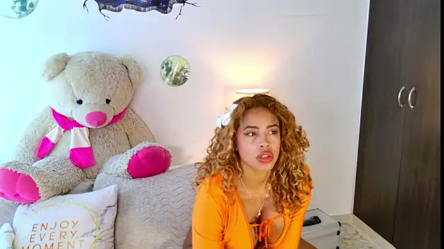 SarahCinnamon- online show from July 10, 3:58 pm