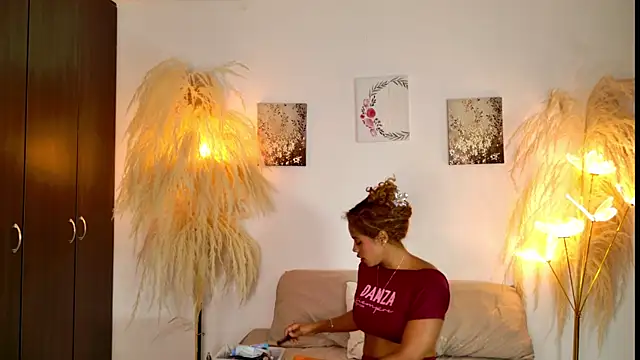 SarahCinnamon- online show from July 28, 2:46 pm