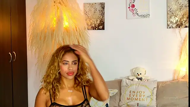 SarahCinnamon- online show from August 3, 2:22 pm