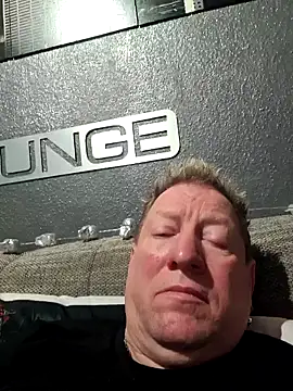 Snapshot of tomtom111111 chatting on February 2, 9:23 pm tomtom111111 online show from February 2, 9:23 pm