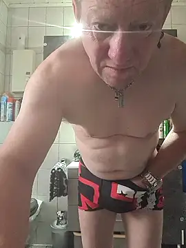 Snapshot of tomtom111111 chatting on September 13, 7:41 am tomtom111111 online show from September 13, 7:41 am