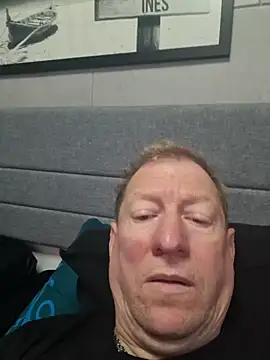 Snapshot of tomtom111111 chatting on October 11, 9:52 am tomtom111111 online show from October 11, 9:52 am