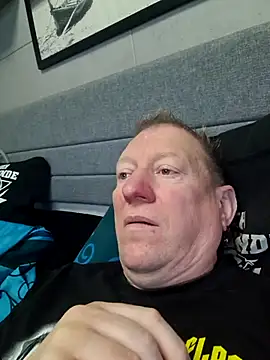 Snapshot of tomtom111111 chatting on October 18, 11:44 am tomtom111111 online show from October 18, 11:44 am