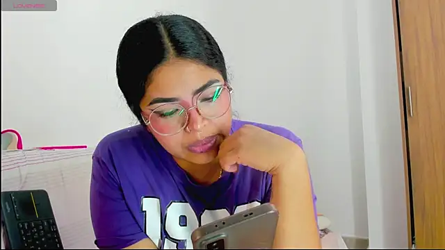 moana taylor online show from May 9, 11:59 am