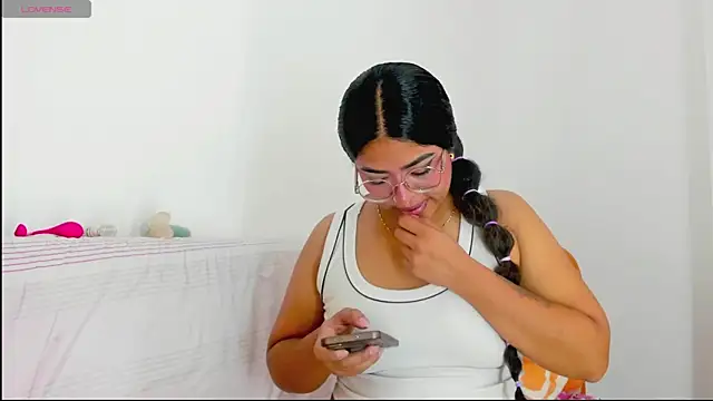 moana taylor online show from May 10, 9:58 am