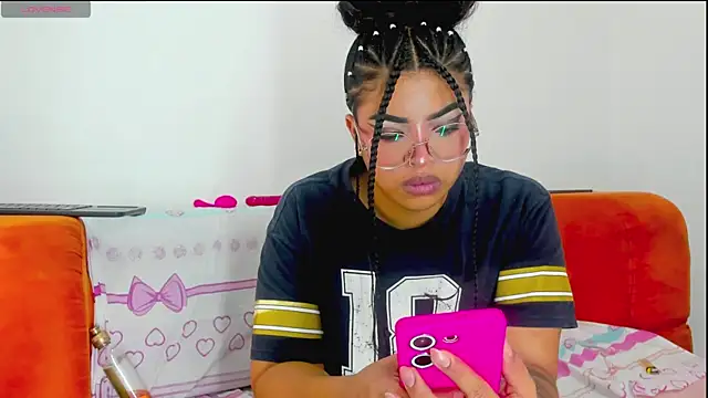 moana taylor online show from June 9, 1:01 pm