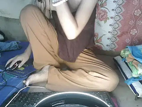 Snapshot of PinaySkinnyGirl chatting on February 27, 10:42 pm PinaySkinnyGirl online show from February 27, 10:42 pm