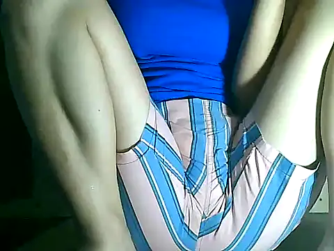 Snapshot of PinaySkinnyGirl chatting on November 22, 11:04 pm PinaySkinnyGirl online show from November 22, 11:04 pm