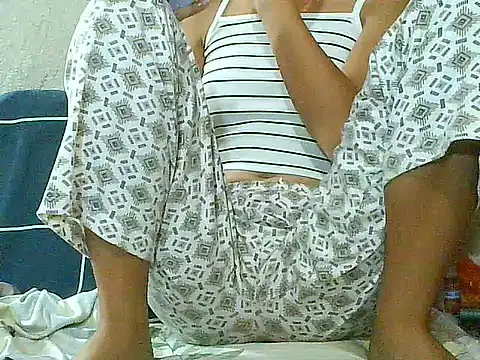 Snapshot of PinaySkinnyGirl chatting on June 17, 10:32 pm PinaySkinnyGirl online show from June 17, 10:32 pm