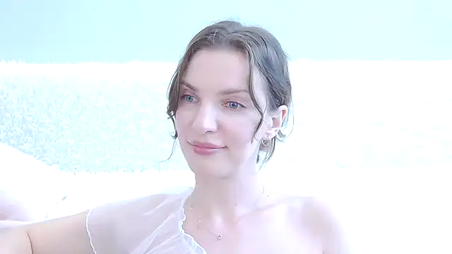 Snapshot of Beauty_Alex chatting on June 25, 5:12 am Beauty Alex online show from June 25, 5:12 am