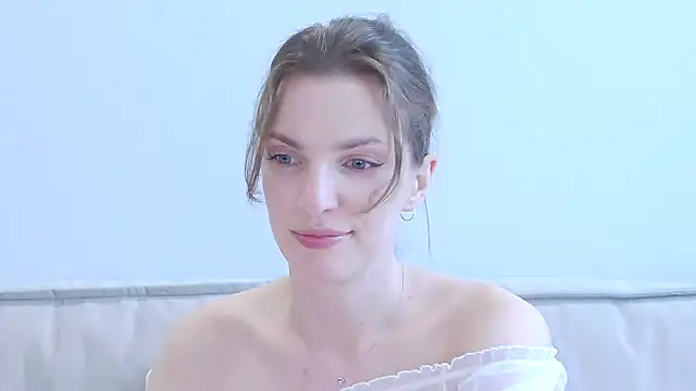 Snapshot of Beauty_Alex chatting on June 30, 2:34 am Beauty Alex online show from June 30, 2:34 am