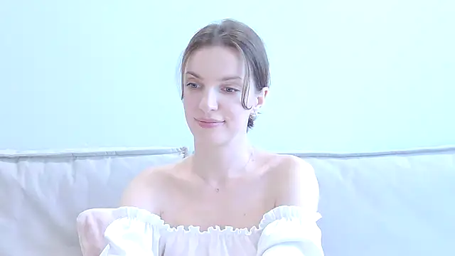 Snapshot of Beauty_Alex chatting on July 5, 4:19 am Beauty Alex online show from July 5, 4:19 am